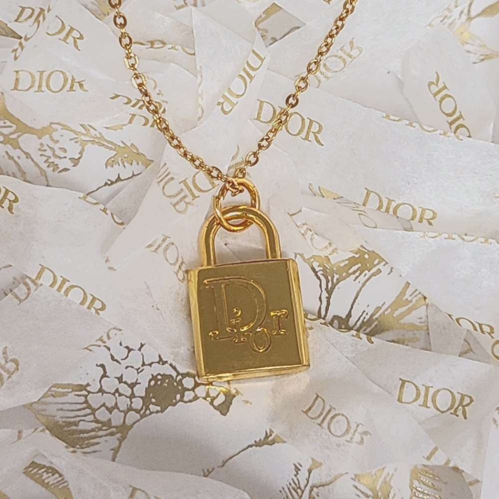💗 Dior Lock Zipper Pull